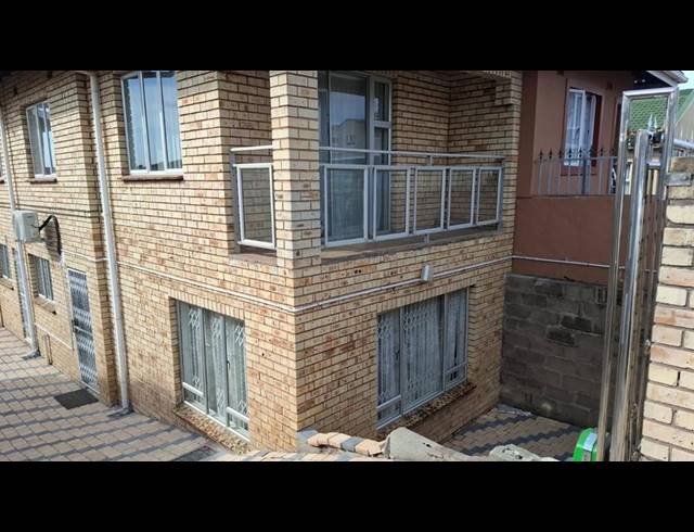 4 BEDROOM HOUSE FOR SALE IN CROFTDENE